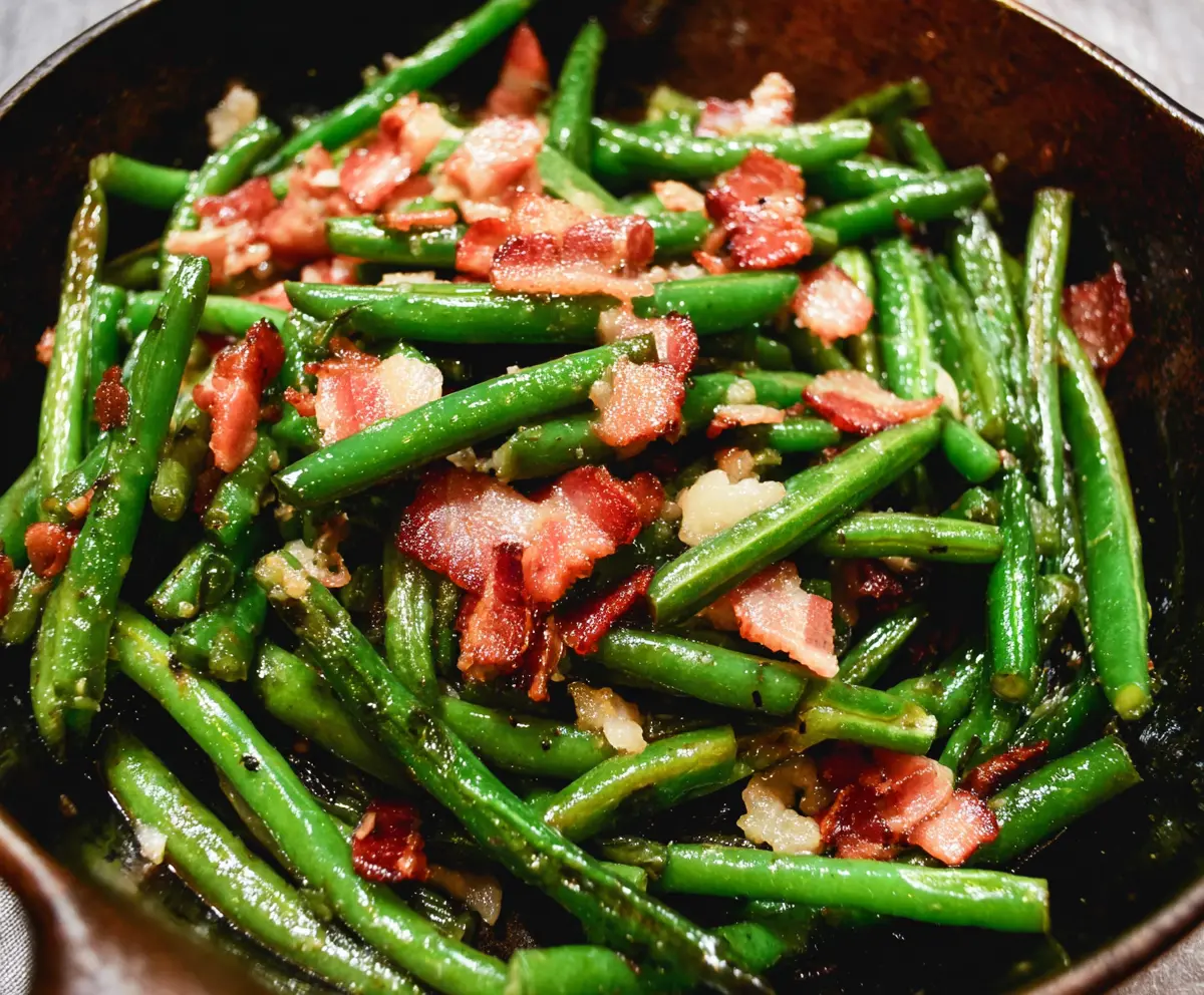Delicious green beans cooked with crispy bacon, perfect side dish for dinner.