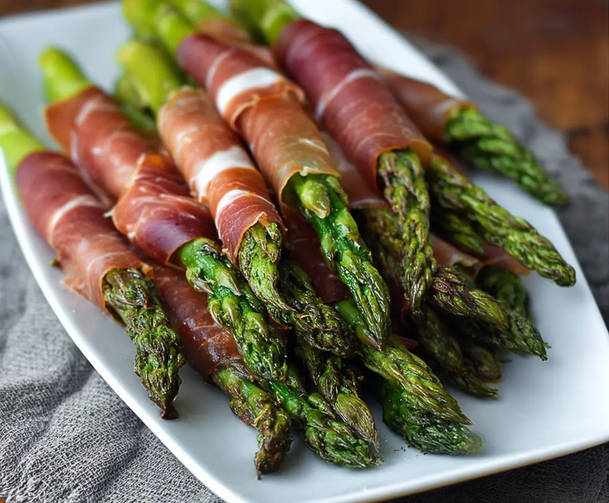 Delicious prosciutto-wrapped asparagus appetizer with crispy ham and tender green stalks.